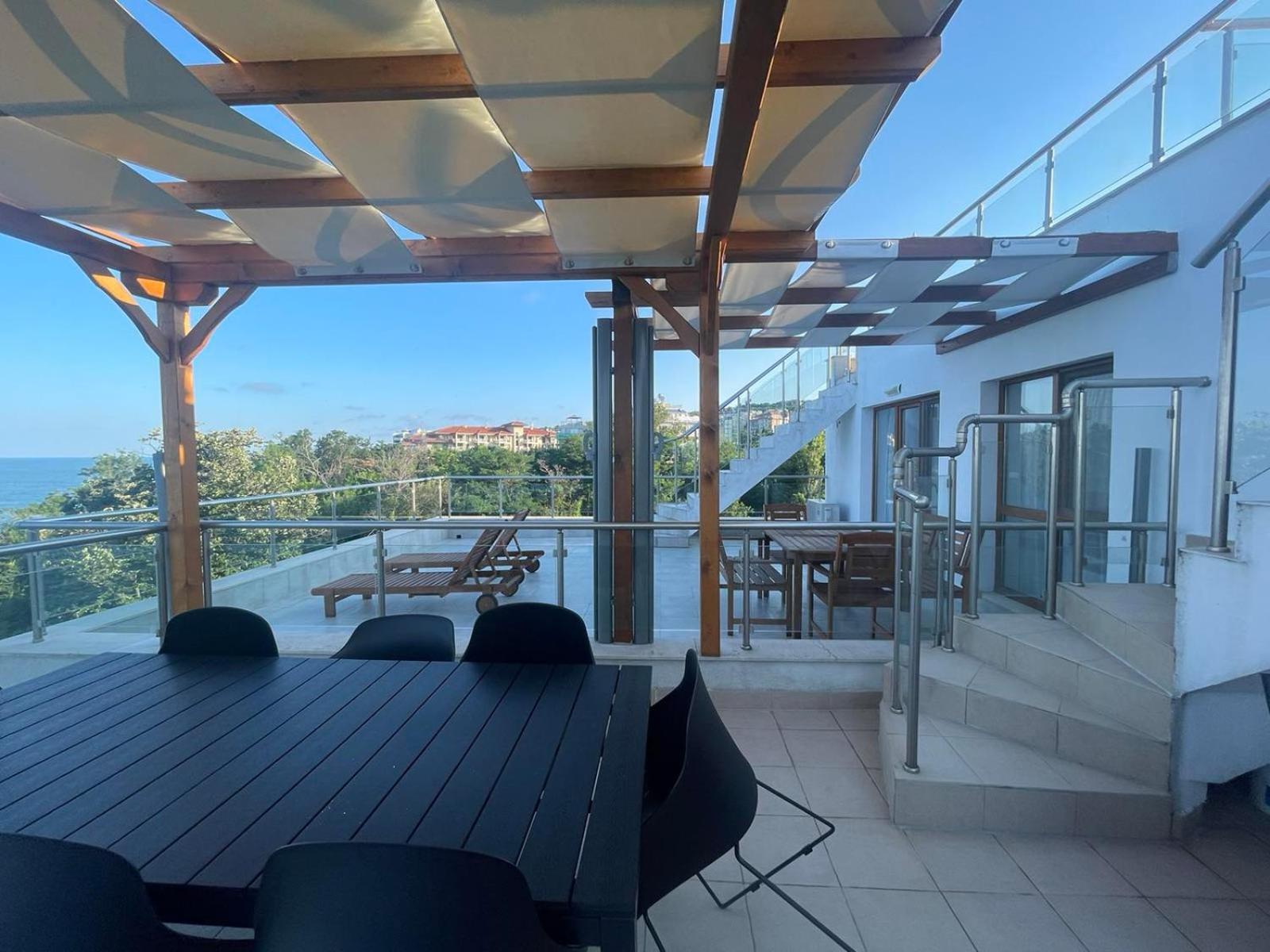 Penthouse At White Cliffs Apartment Бяла Стая снимка